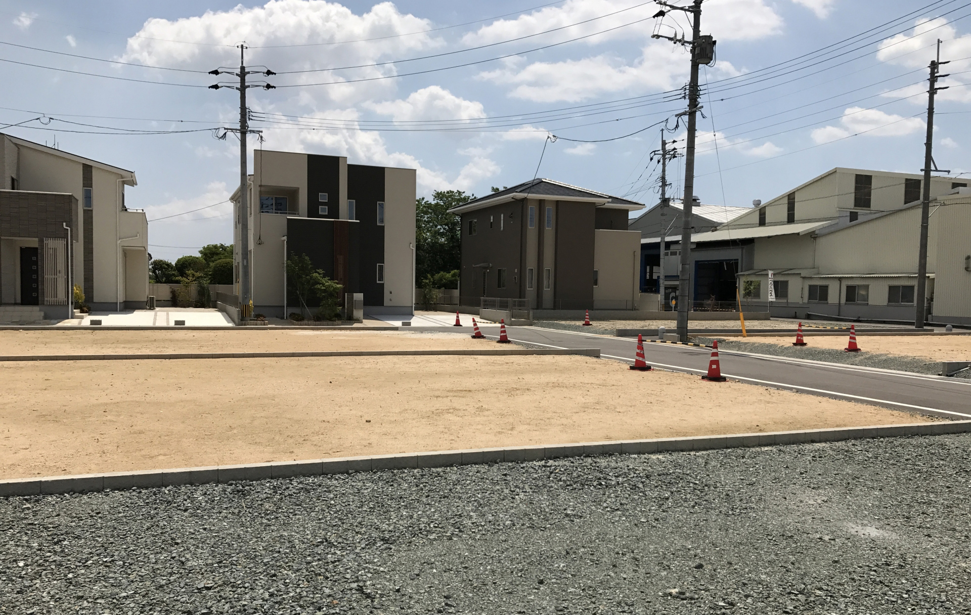 石川県の道路工事、宅地造成工事や水道・給排水設備工事などの土木工事なら、豊富な実績と経験の吉村建設株式会社へお任せください。公共工事・民間工事ともに対応。